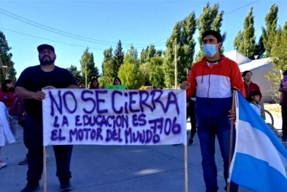 No al cierre de la Escuela N° 7706