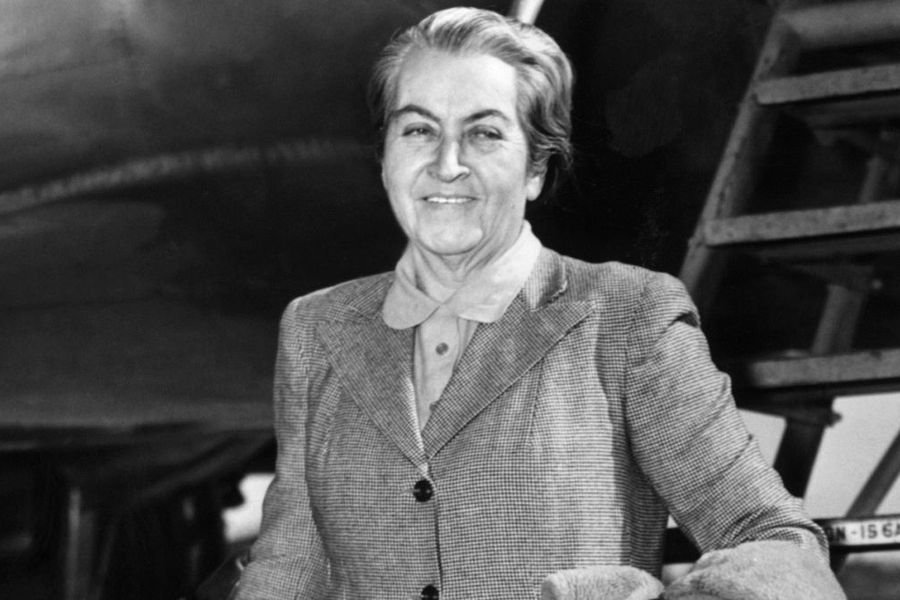 Un día como hoy, nace la poeta, escritora, diplomática y feminista chilena, Gabriela Mistral