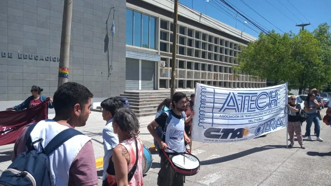 Paro-y-movilizacion-Ministerio-de-Educacion